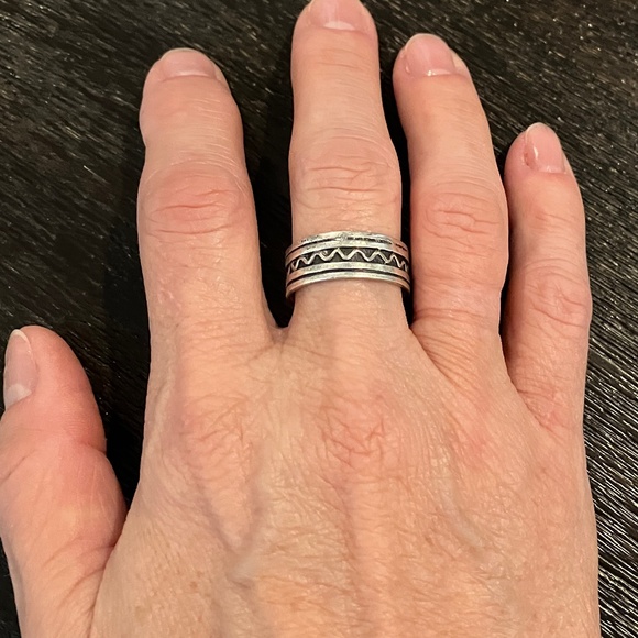 Sterling Silver ZigZag Ring Size 9 - Picture 2 of 6